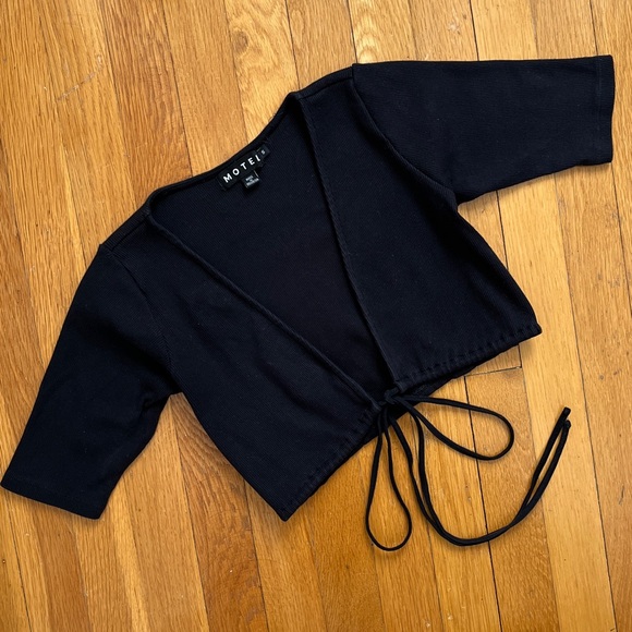 Motel Rocks Tops - Motel Quarter Sleeve Tight Fit Tie Front Open V Crop Top Blouse Tee Size S